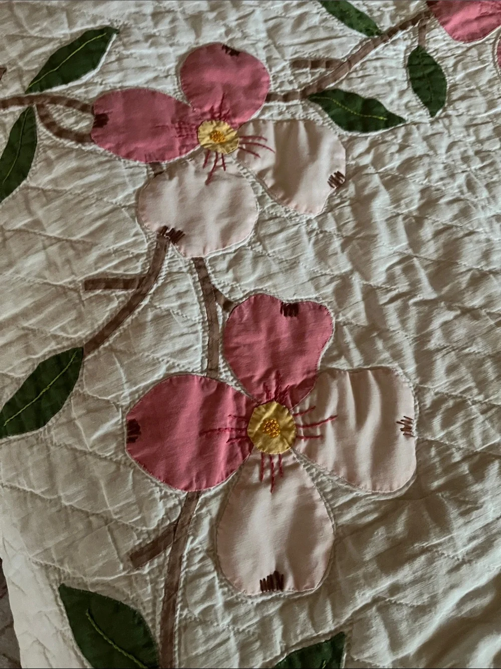 Vintage Handmade Pink Floral Appliqué Quilt - Pink & Cream